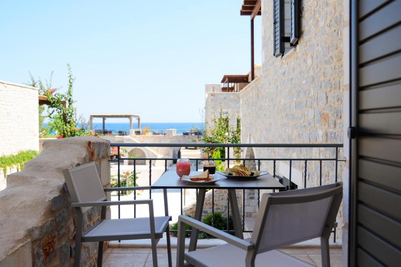 Margo Beach Hotel Gythio Exterior photo